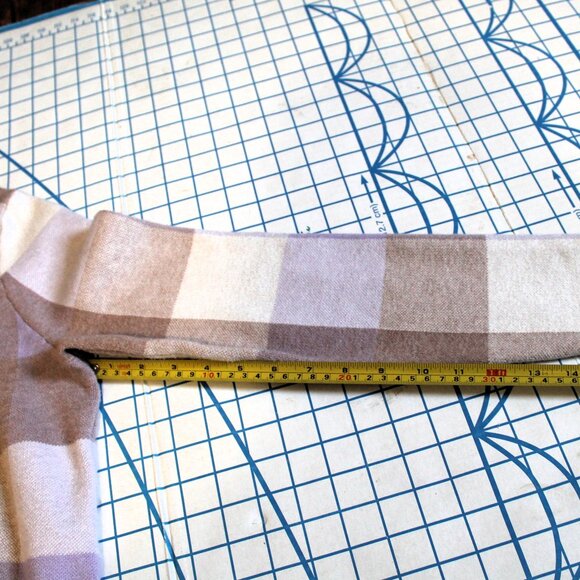 Tahari Checkered Sweater, Medium - Picture 10 of 11